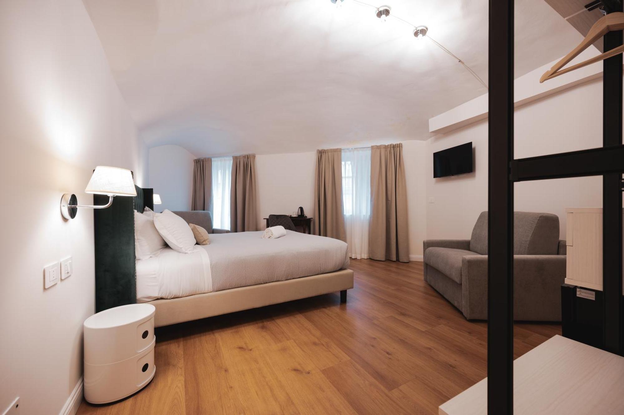 Carlo Felice Boutique 3* Turin